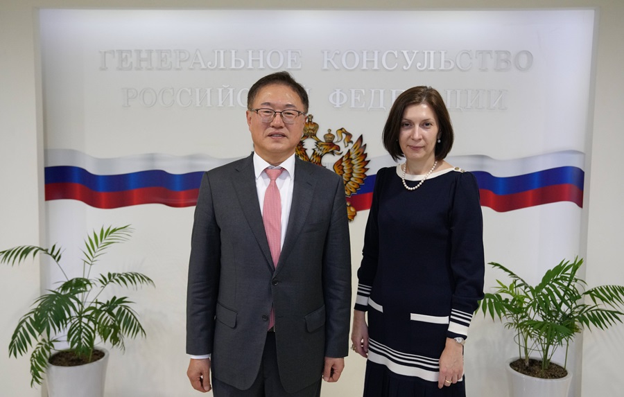 NEAR 秘书长礼节性拜访俄罗斯驻釜山总领事