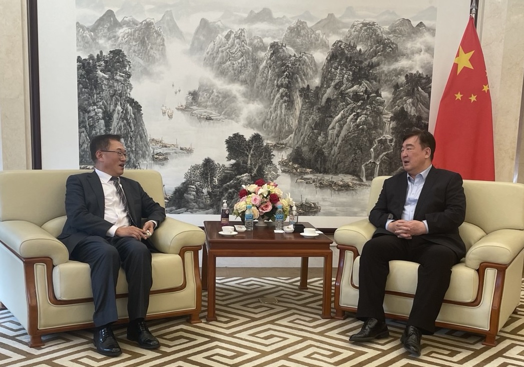 NEAR秘书长礼节性拜访中国驻韩国大使邢海明