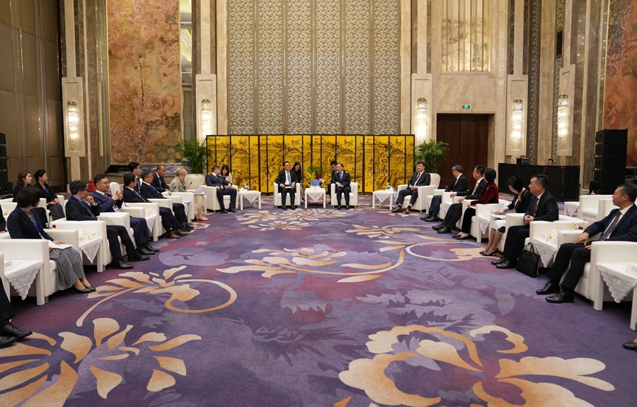 Governor Li Lecheong Welcomes the Participants of the 14th NEAR High-Level Working Committee and Hosts a Dinner